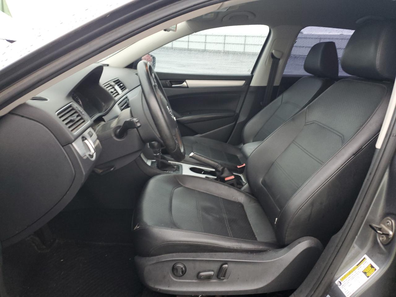 VOLKSWAGEN PASSAT SE