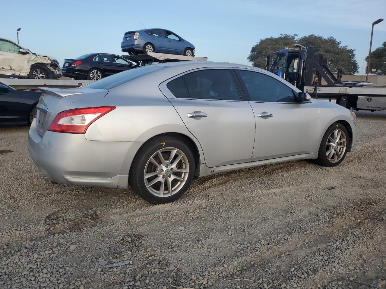 NISSAN MAXIMA S