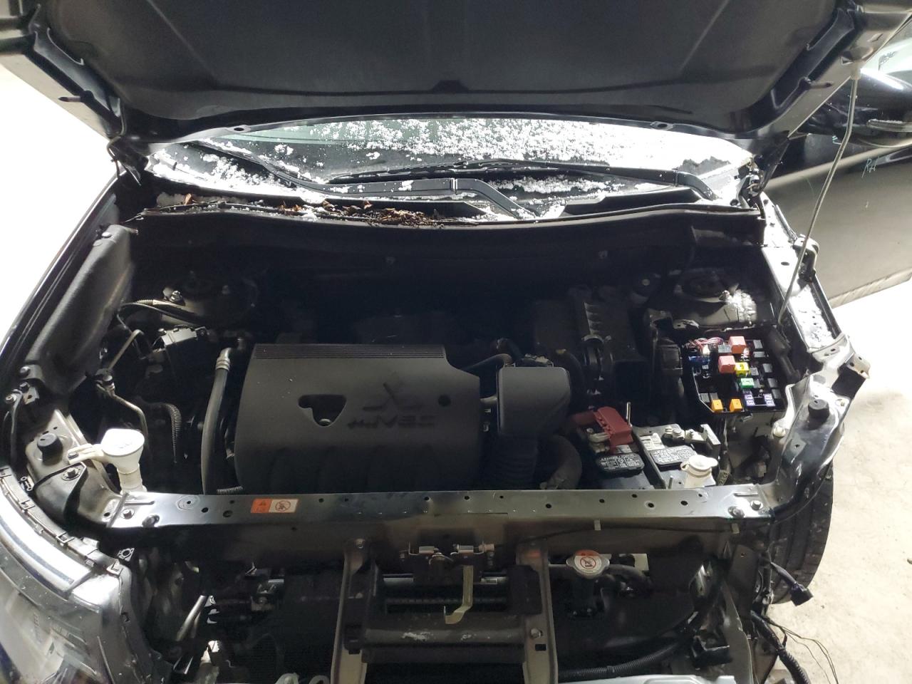 MITSUBISHI OUTLANDER SE