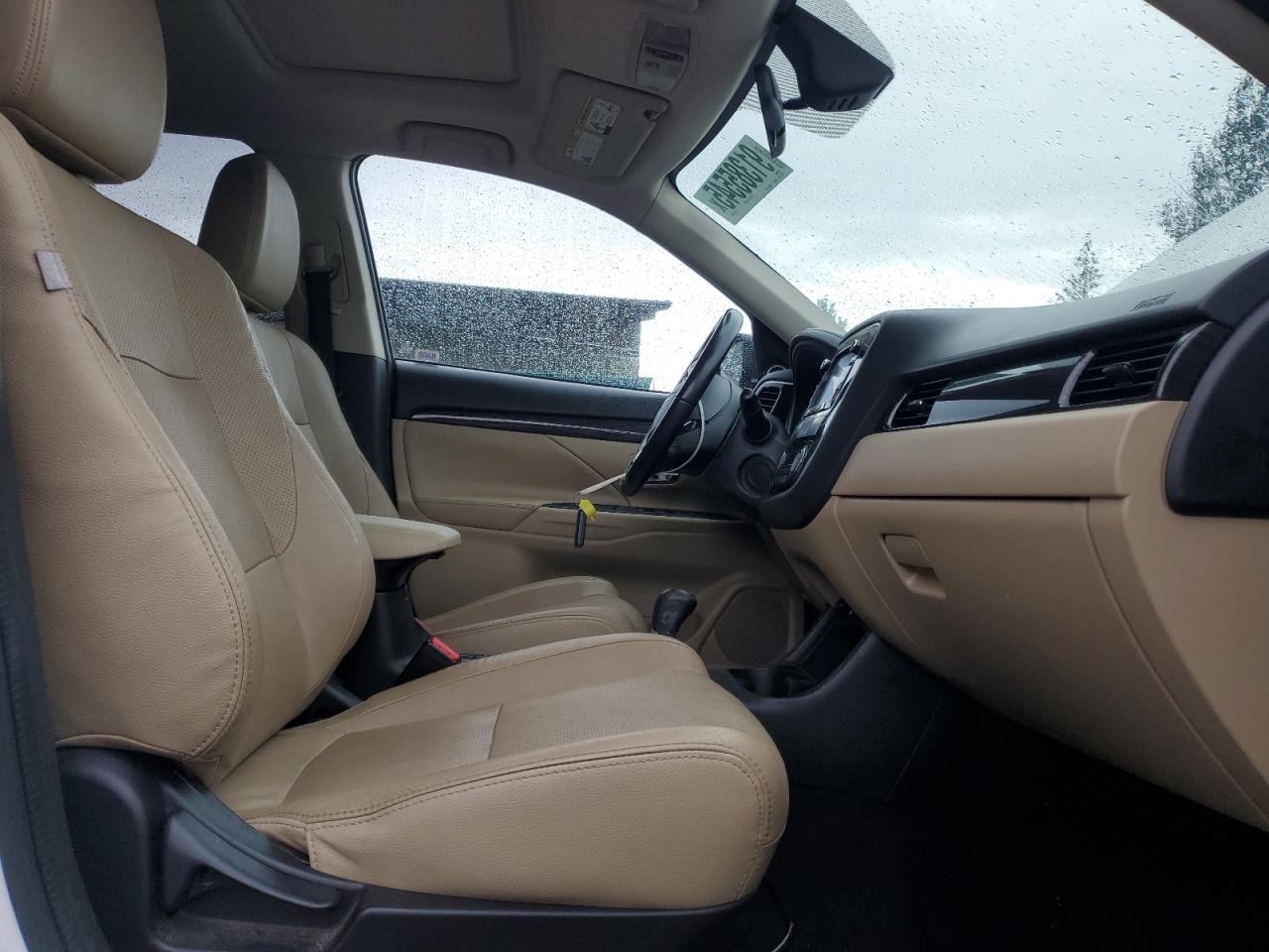 MITSUBISHI OUTLANDER SE