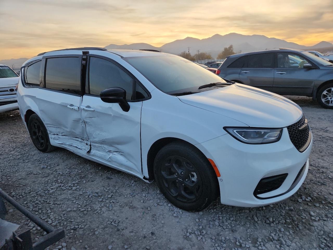 CHRYSLER PACIFICA HYBRID SELECT