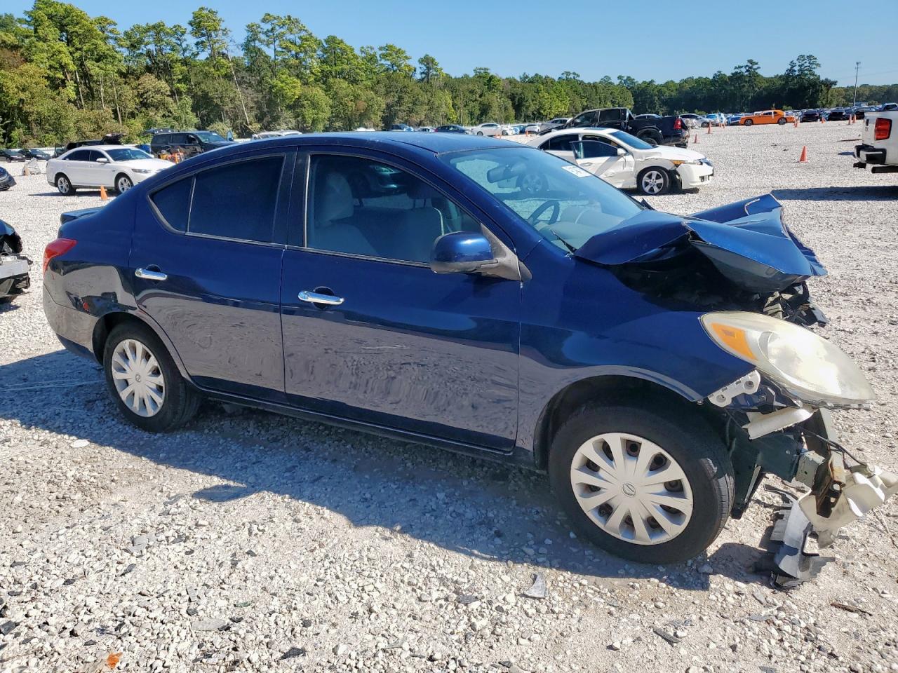 NISSAN VERSA S