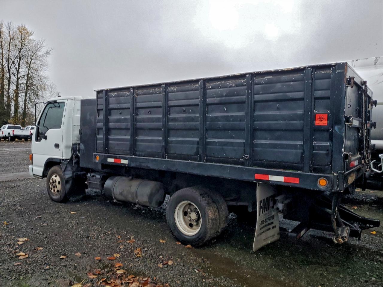 Lot #3302718000 1999 ISUZU NPR