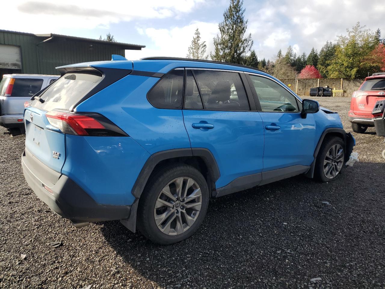 TOYOTA RAV4 XLE PREMIUM