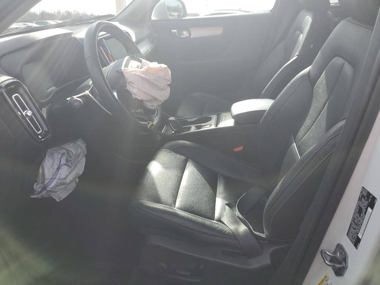 VOLVO XC40 T5 MOMENTUM