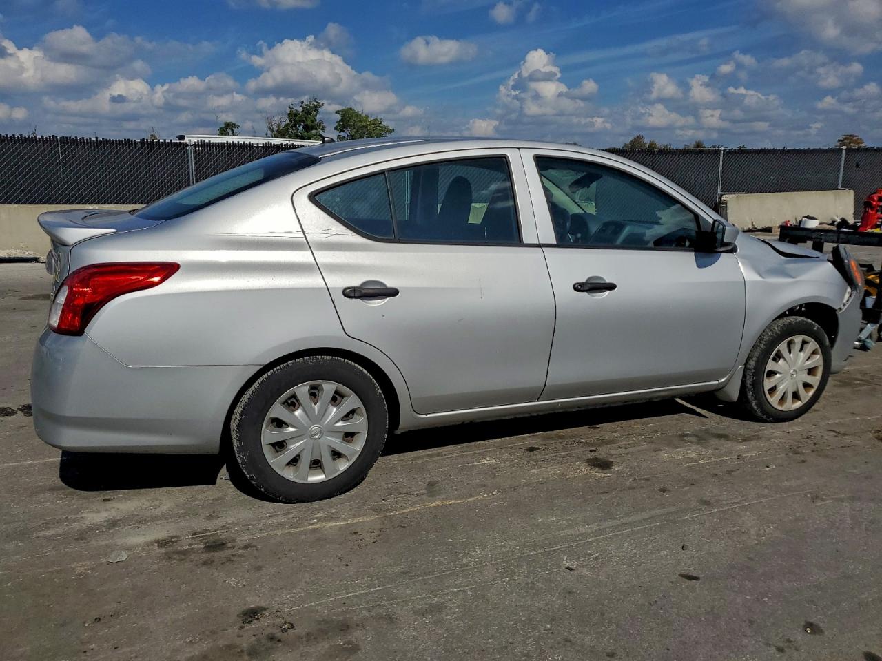 NISSAN VERSA S