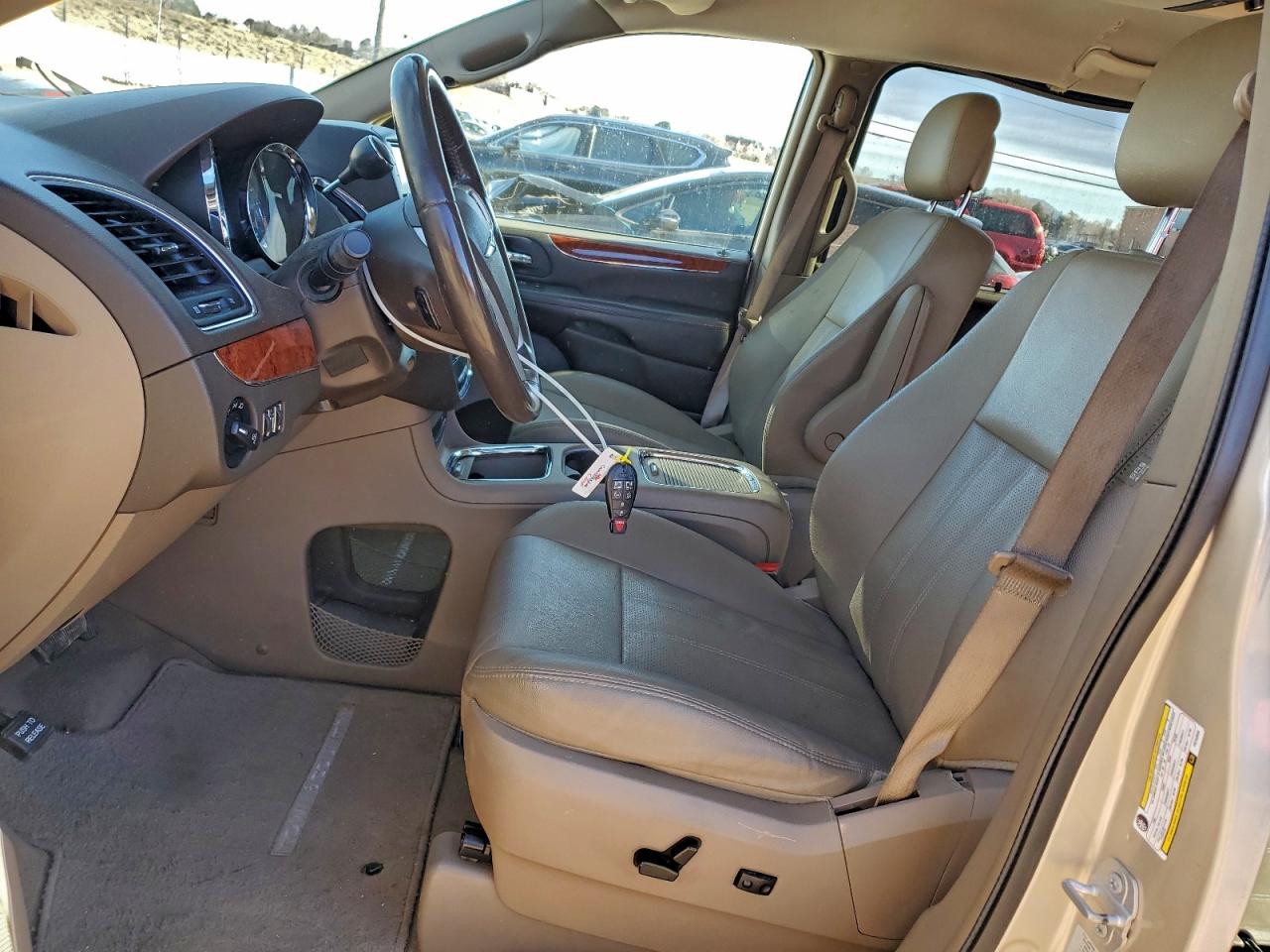 CHRYSLER TOWN & COUNTRY TOURING L