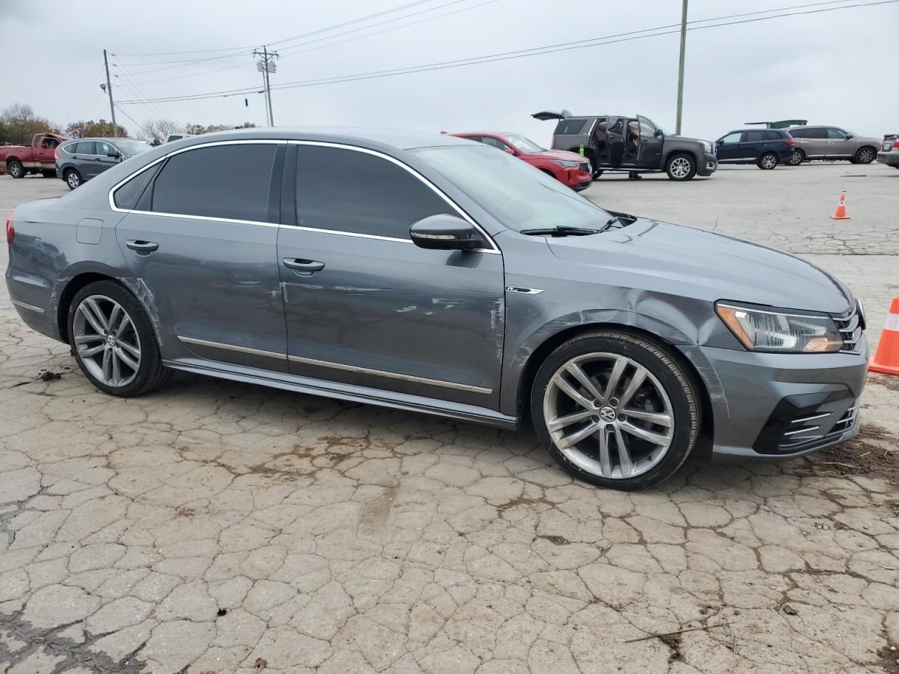 Lot #3309535616 2017 VOLKSWAGEN PASSAT R-L