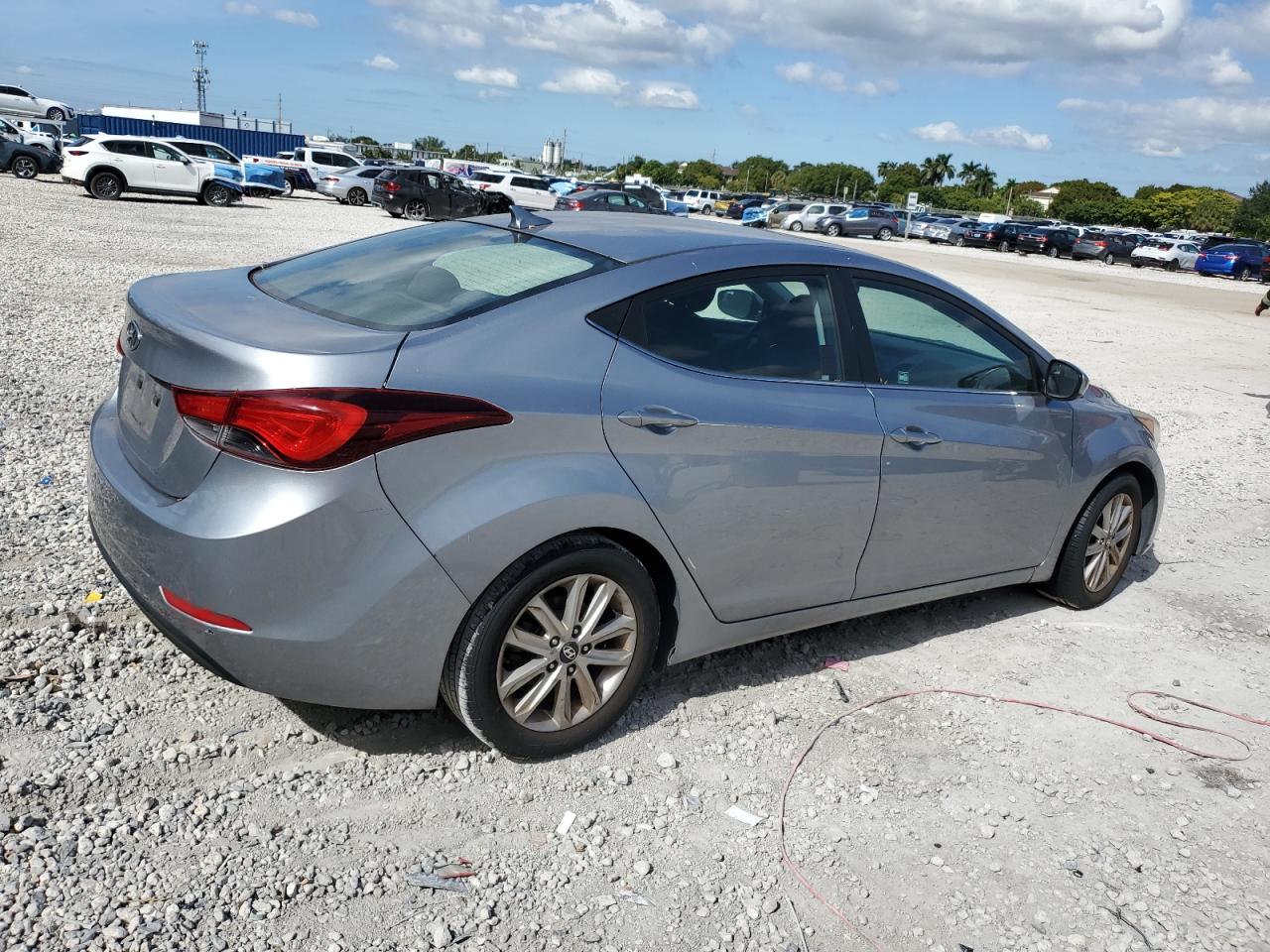 HYUNDAI ELANTRA SE