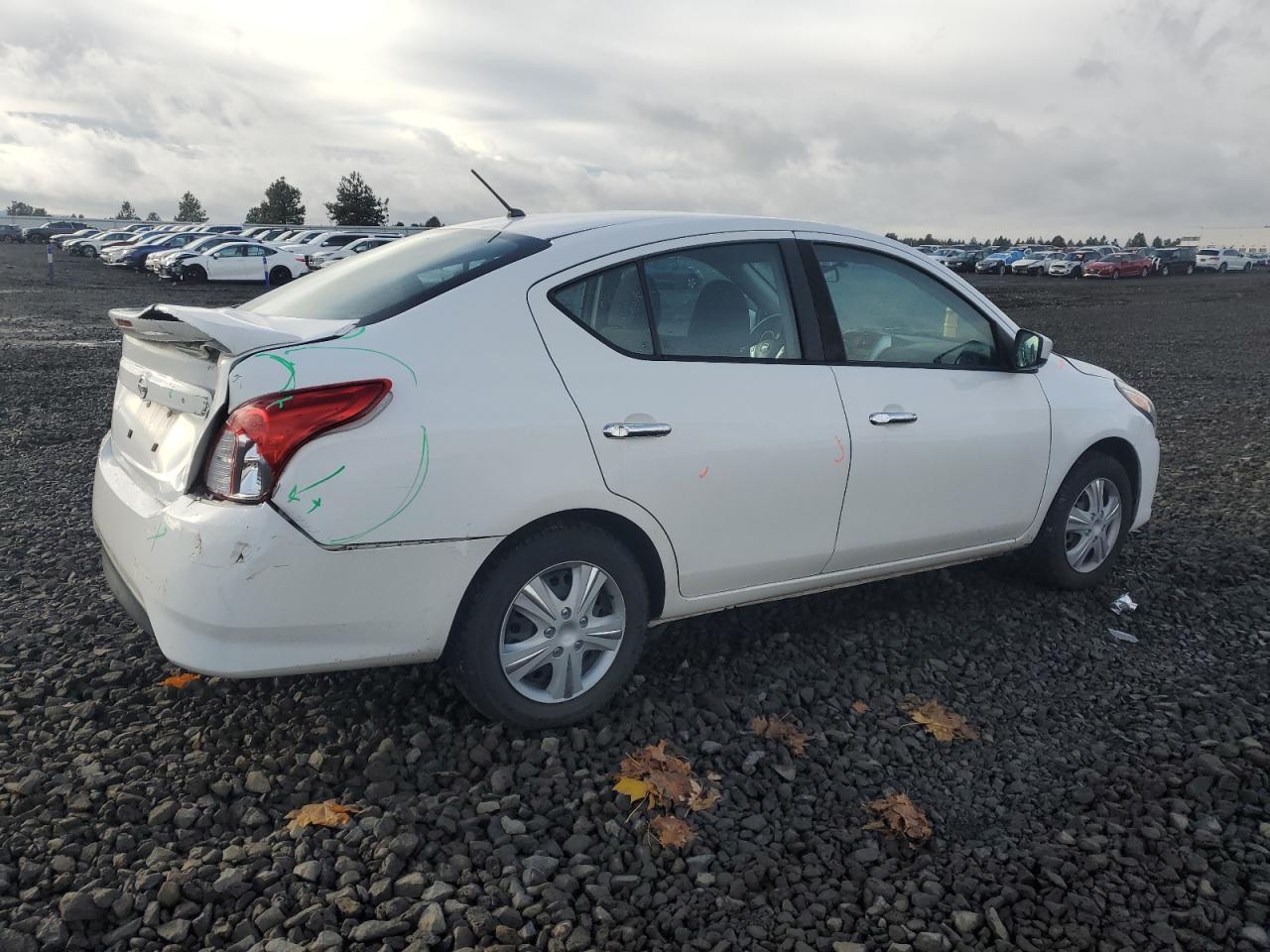 NISSAN VERSA S