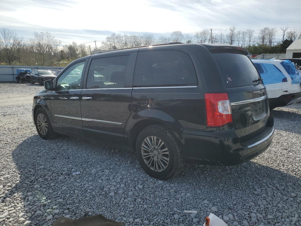 CHRYSLER TOWN & COUNTRY TOURING L