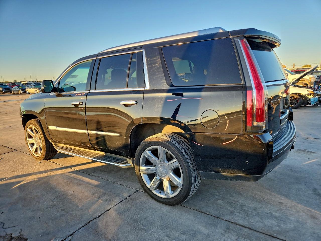 CADILLAC ESCALADE LUXURY