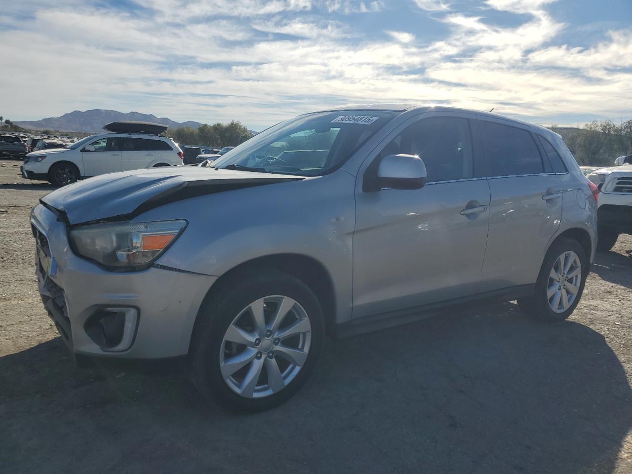 MITSUBISHI OUTLANDER SE