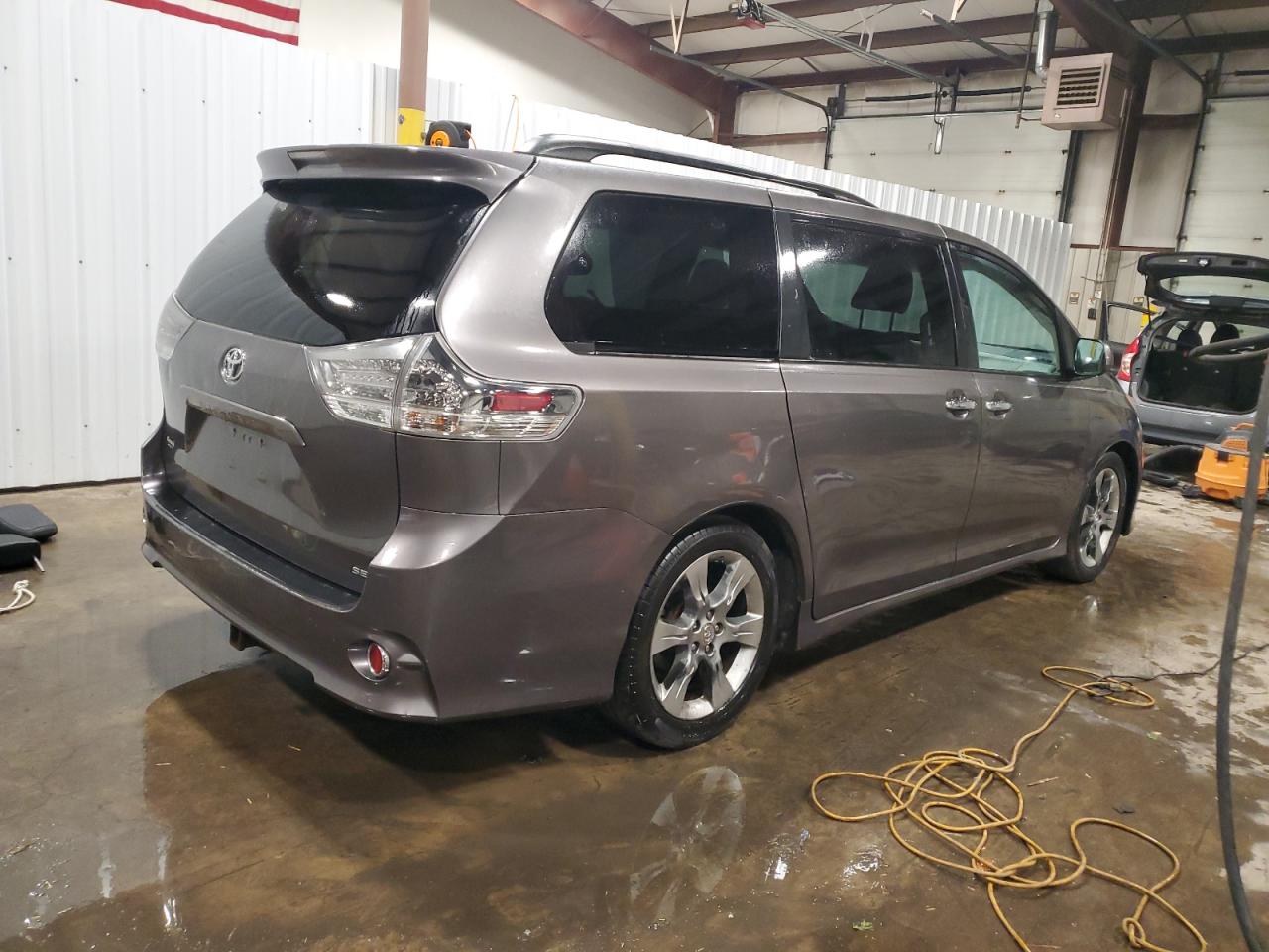 TOYOTA SIENNA SPORT