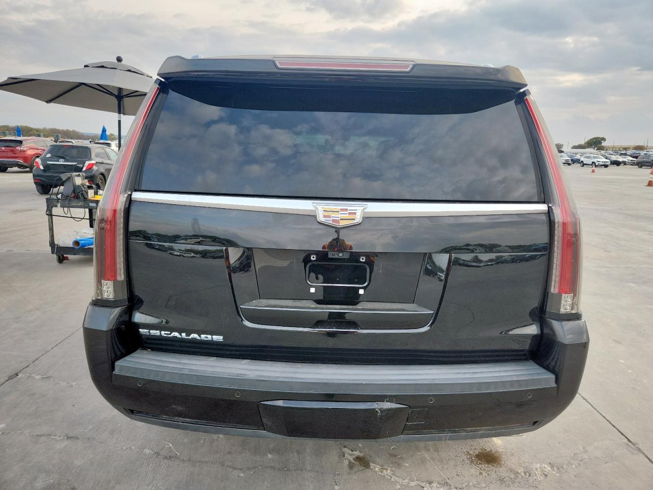 CADILLAC ESCALADE LUXURY