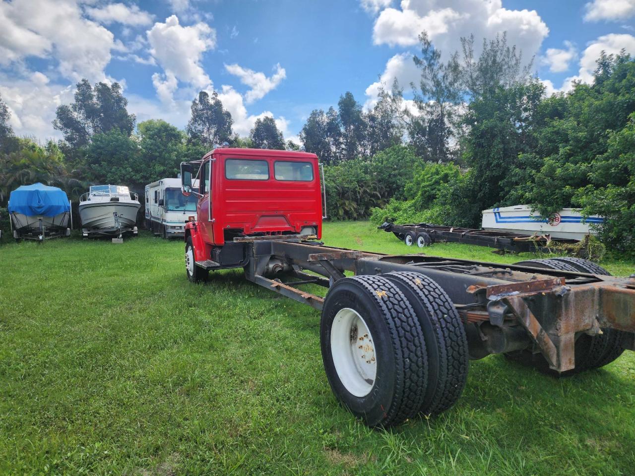 Lot #3291368159 1999 FREIGHTLINER MEDIUM CON