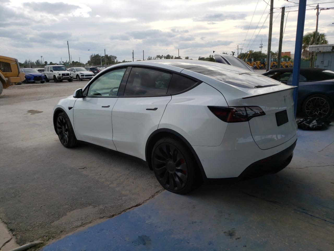 TESLA MODEL Y