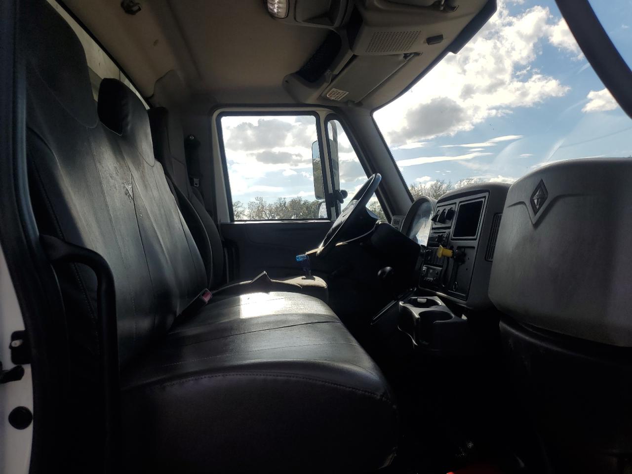 Lot #3284595328 2017 INTERNATIONAL 4000 4300