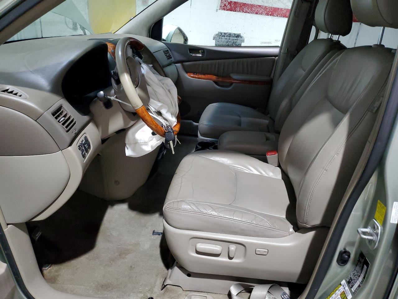 TOYOTA SIENNA XLE