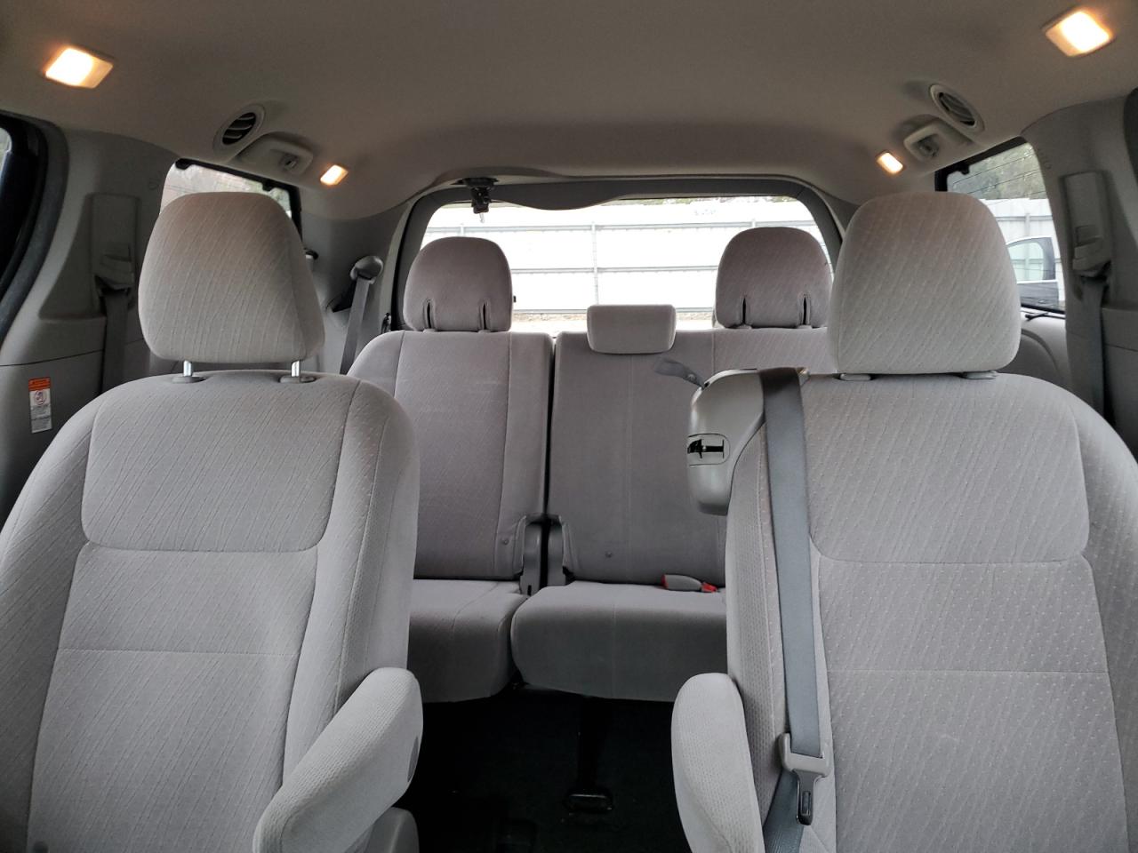 Lot #3287523020 2016 TOYOTA SIENNA LE