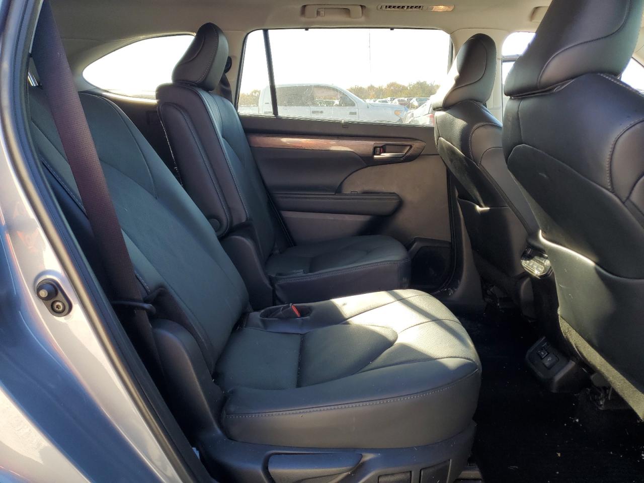 TOYOTA HIGHLANDER LE