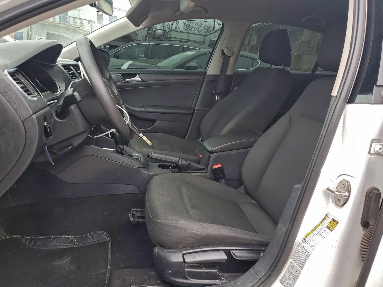 VOLKSWAGEN JETTA BASE