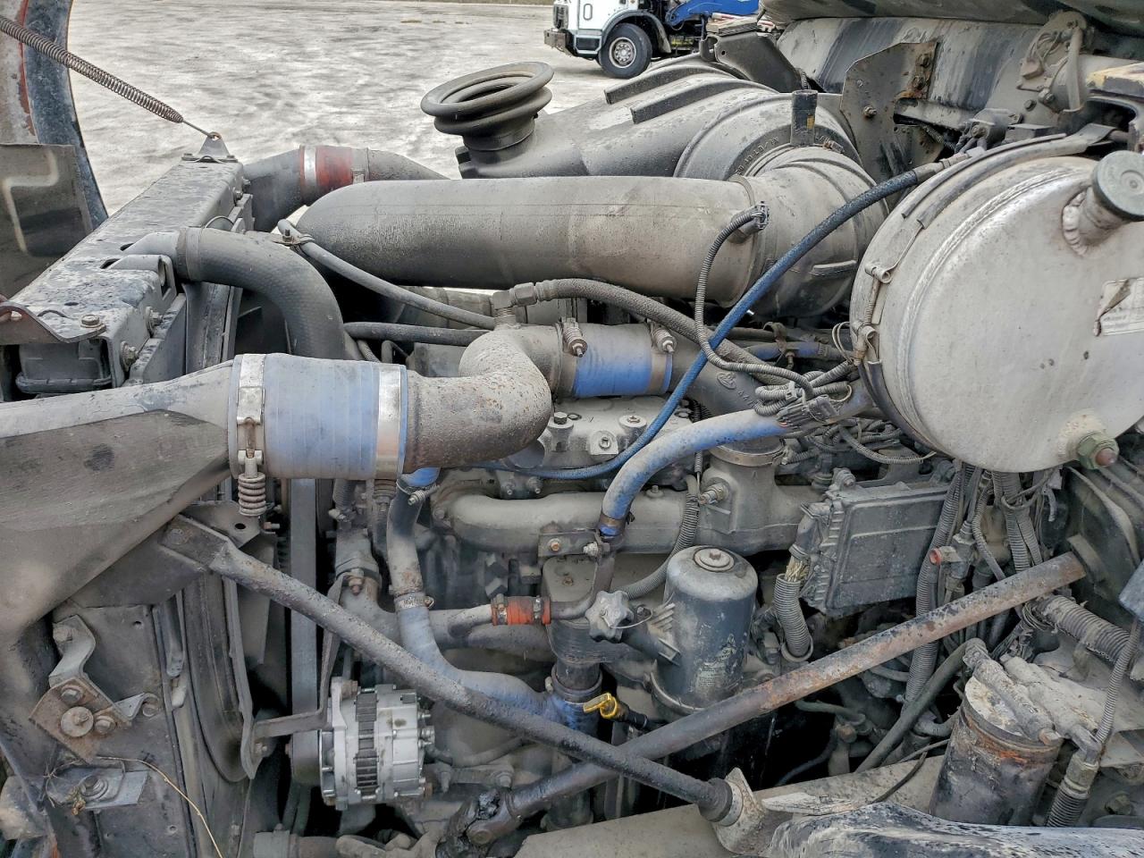 Lot #3302766343 2005 MACK 700 CV700