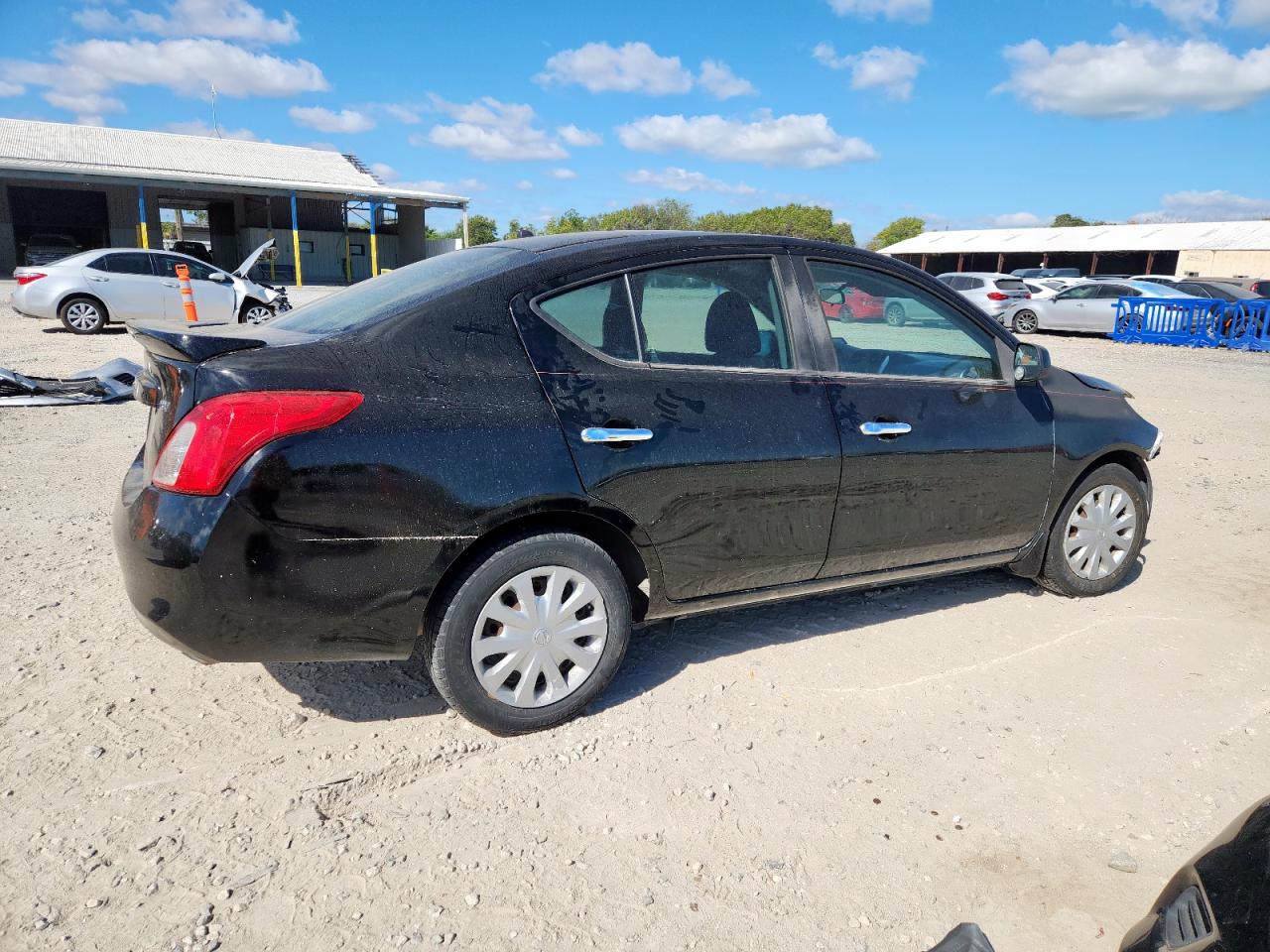 NISSAN VERSA S