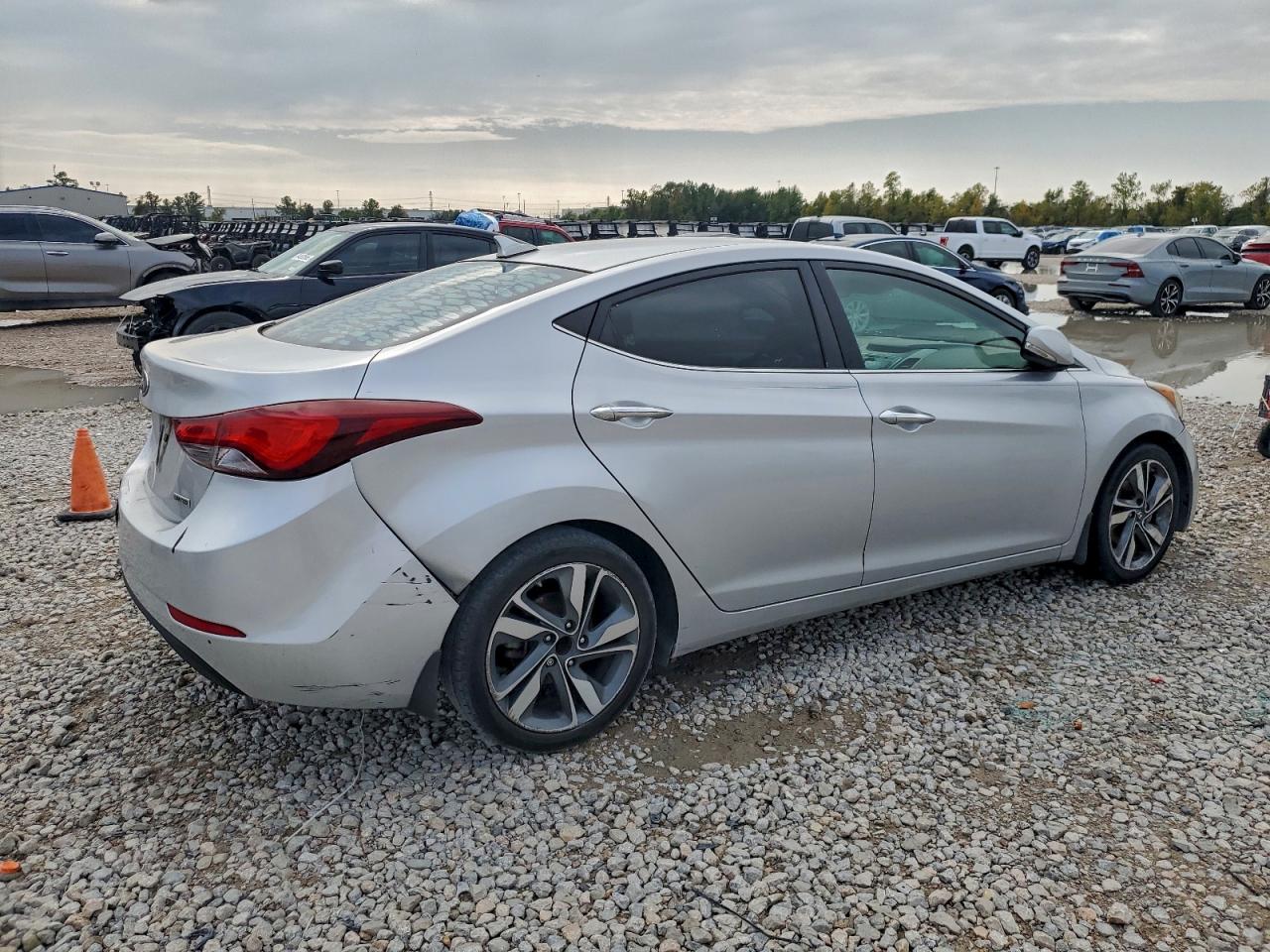 HYUNDAI ELANTRA SE