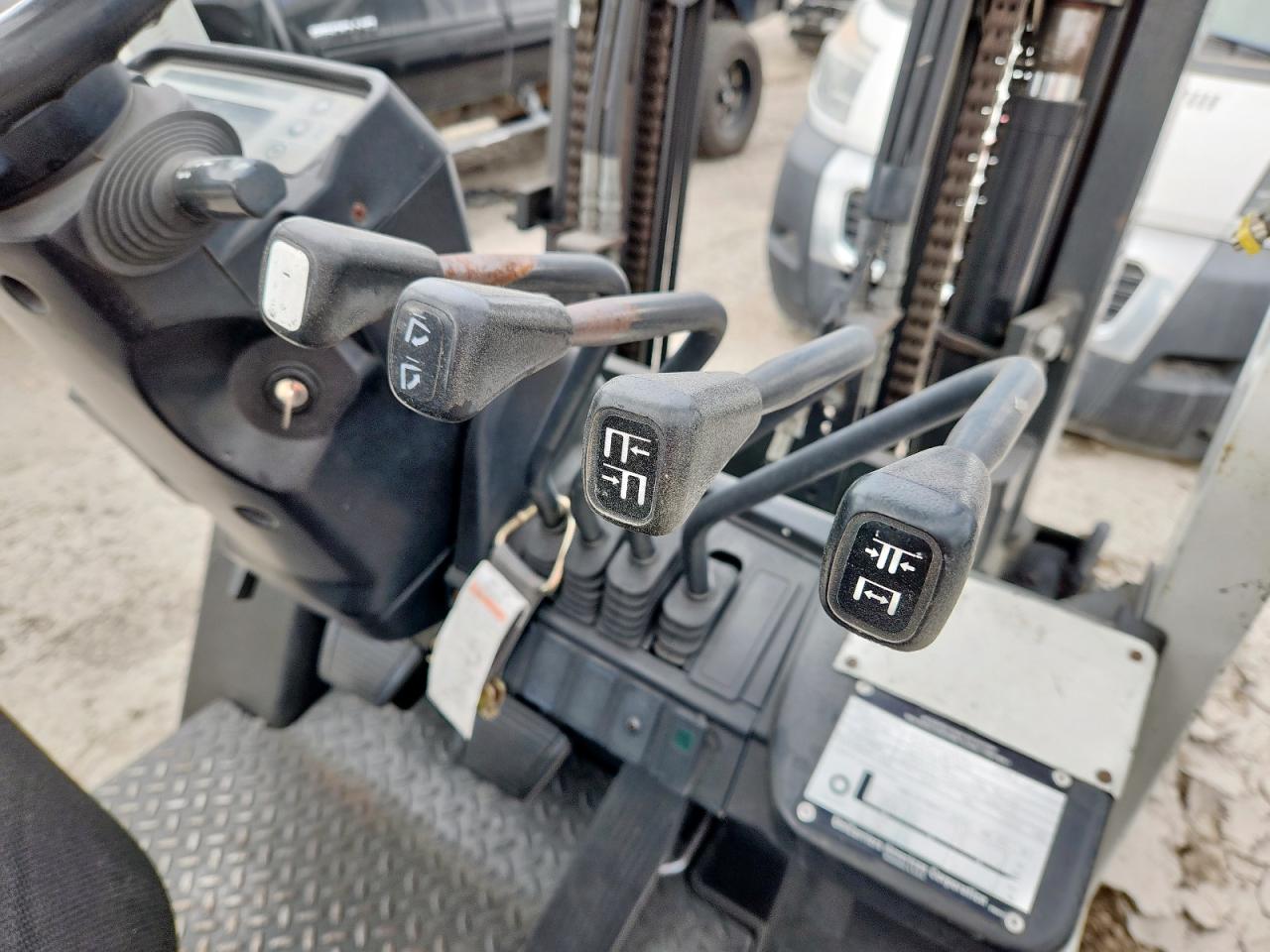 Lot #3304635941 2014 NISS FORKLIFT