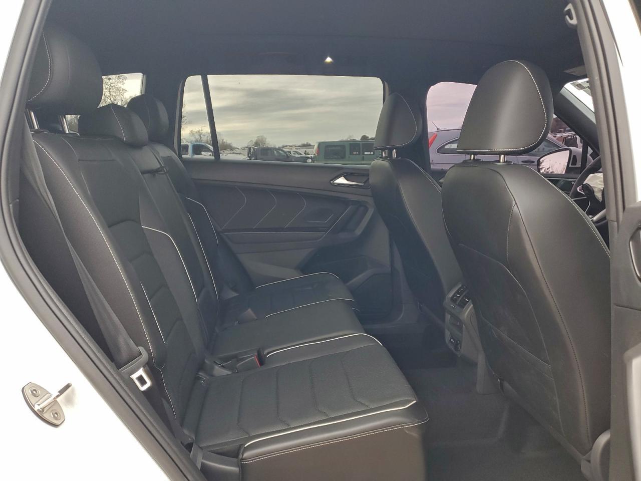 VOLKSWAGEN TIGUAN SEL R-LINE BLACK