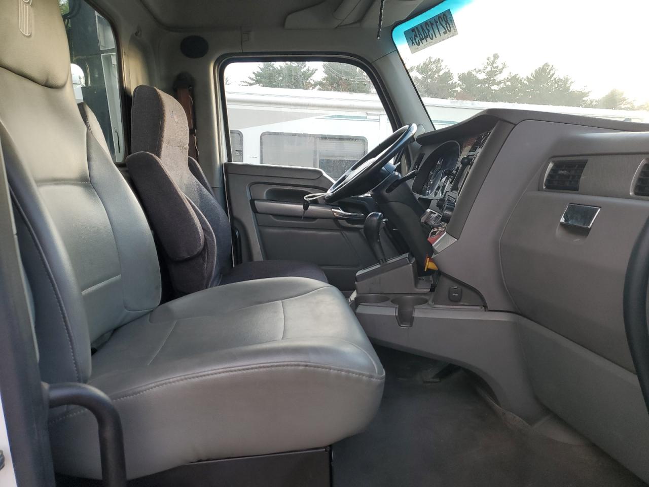 Lot #3297002819 2016 KENWORTH T680