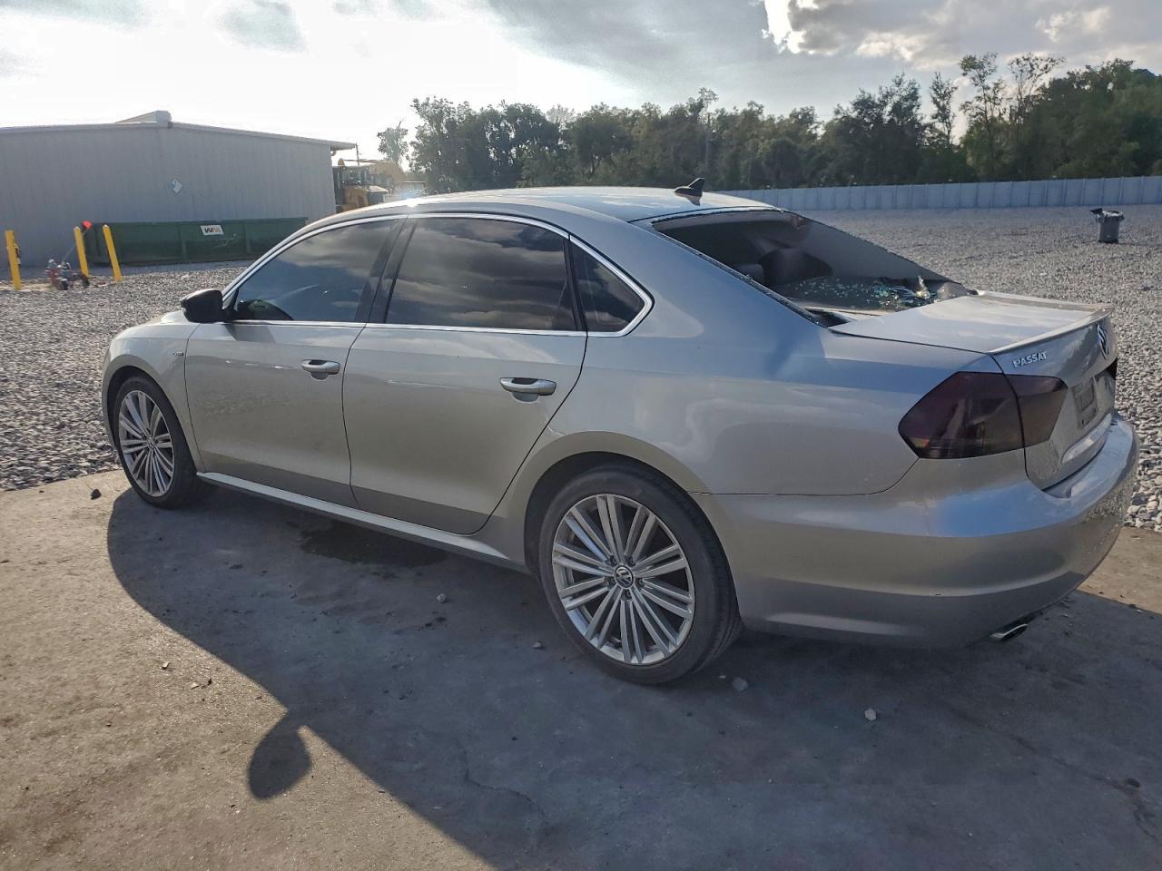 VOLKSWAGEN PASSAT SE