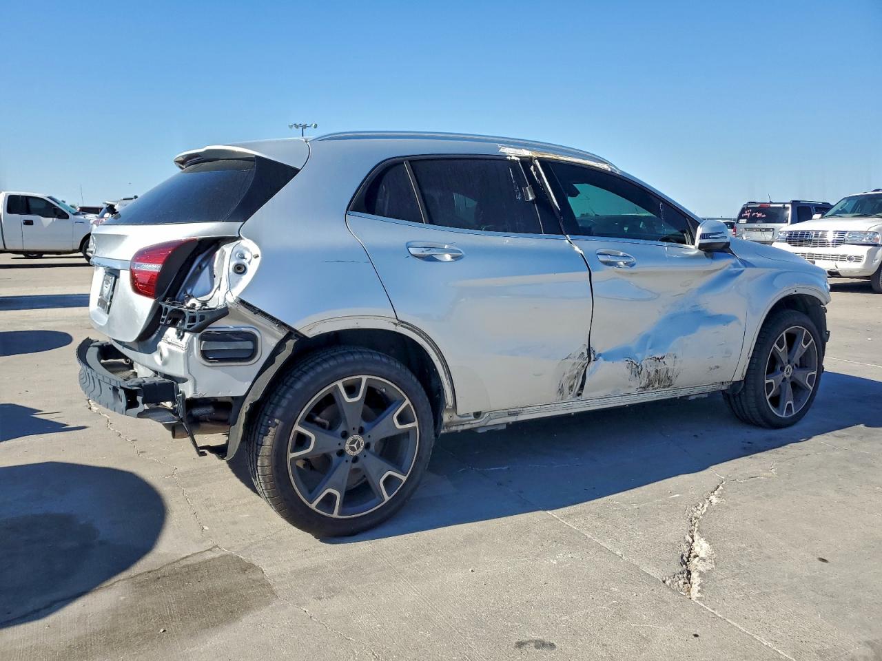 MERCEDES-BENZ GLA-CLASS 250