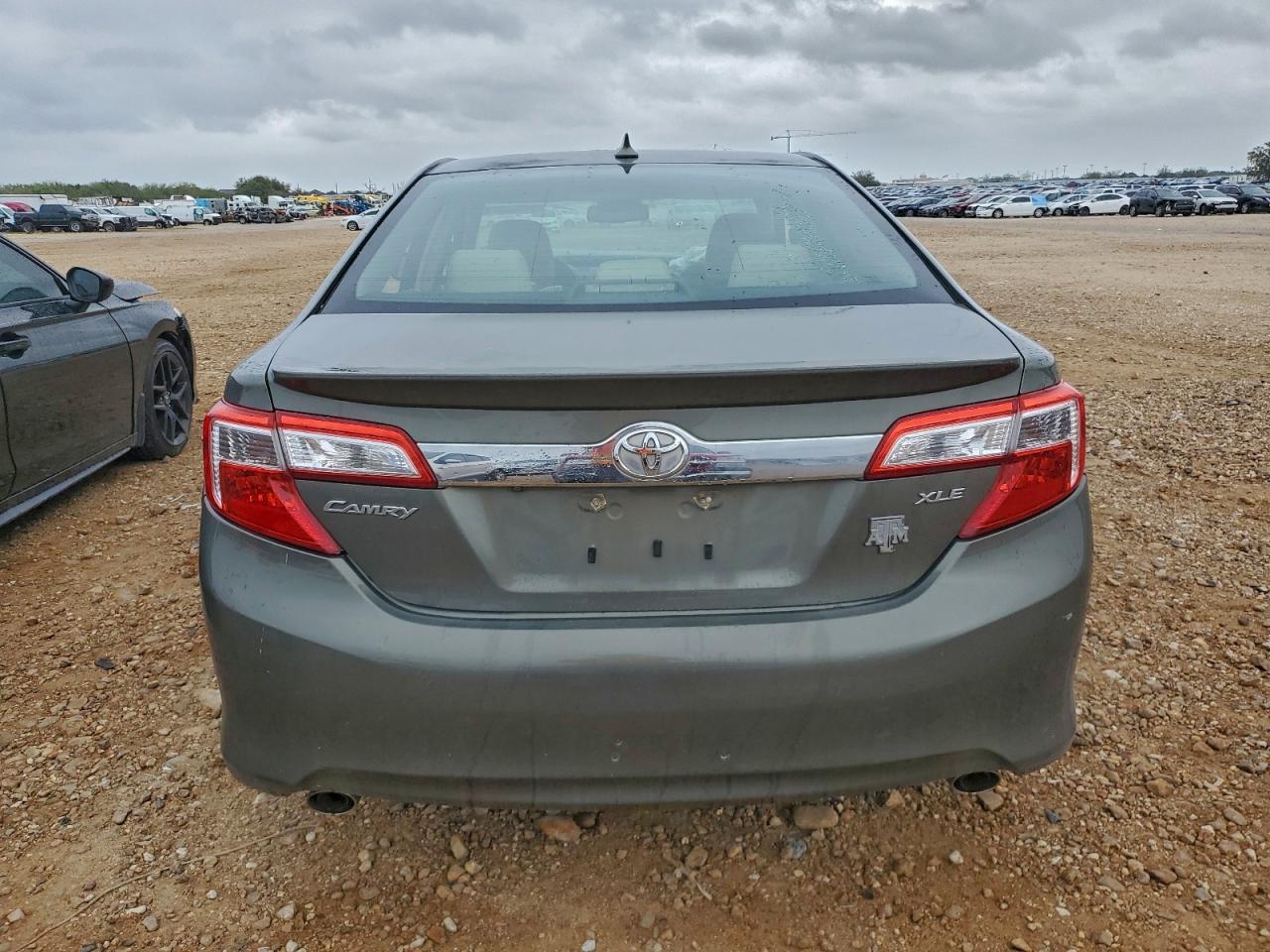 TOYOTA CAMRY SE
