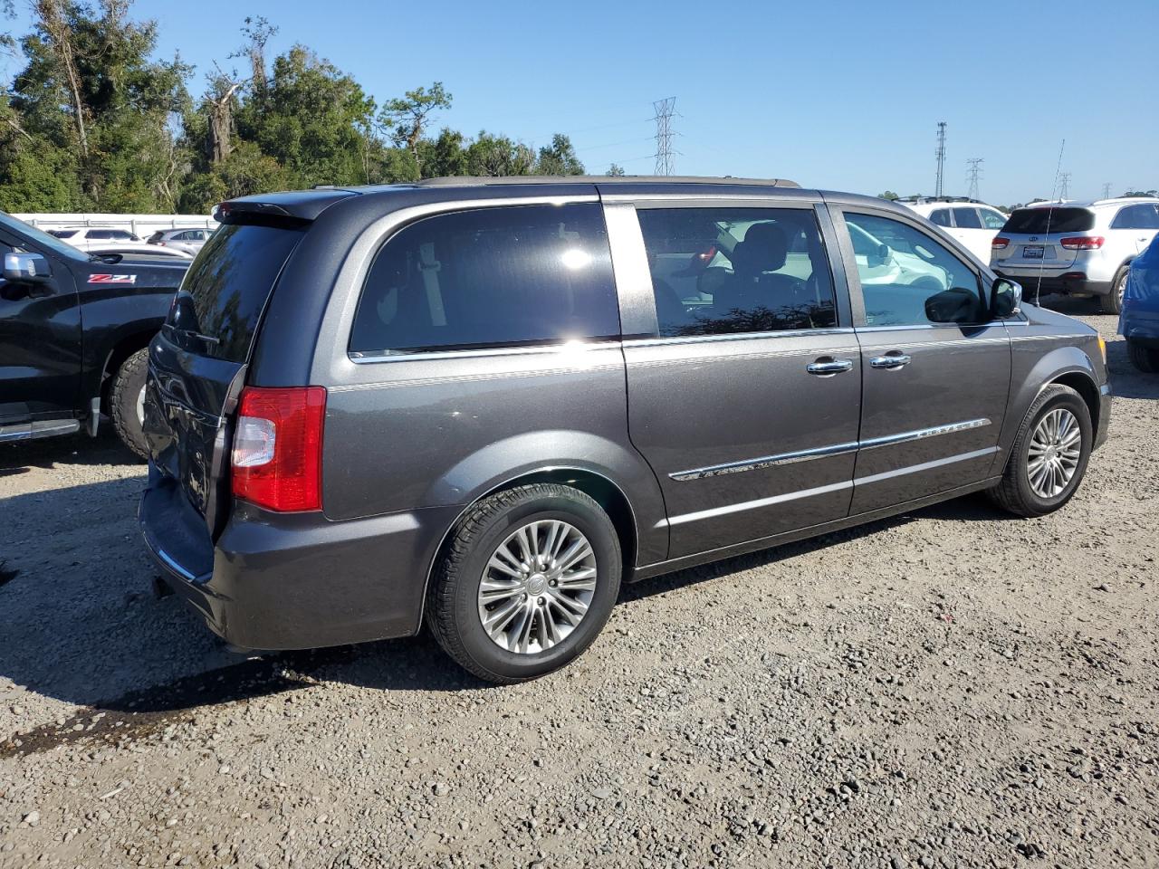 CHRYSLER TOWN & COUNTRY TOURING L