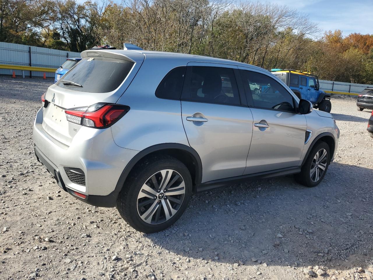 MITSUBISHI OUTLANDER SE