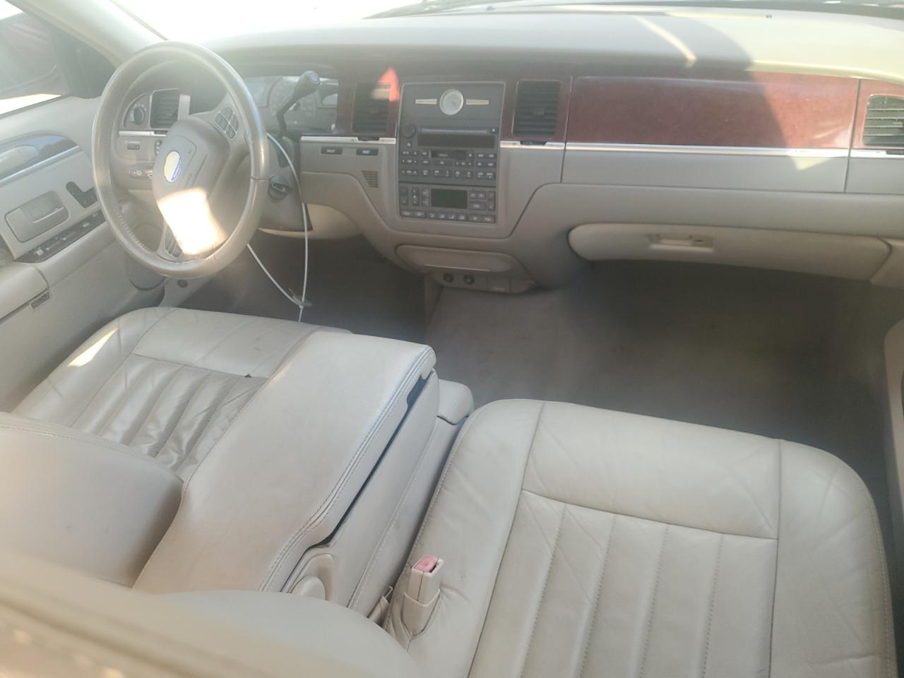 Lot #3296225422 2004 LINCOLN TOWN CAR E