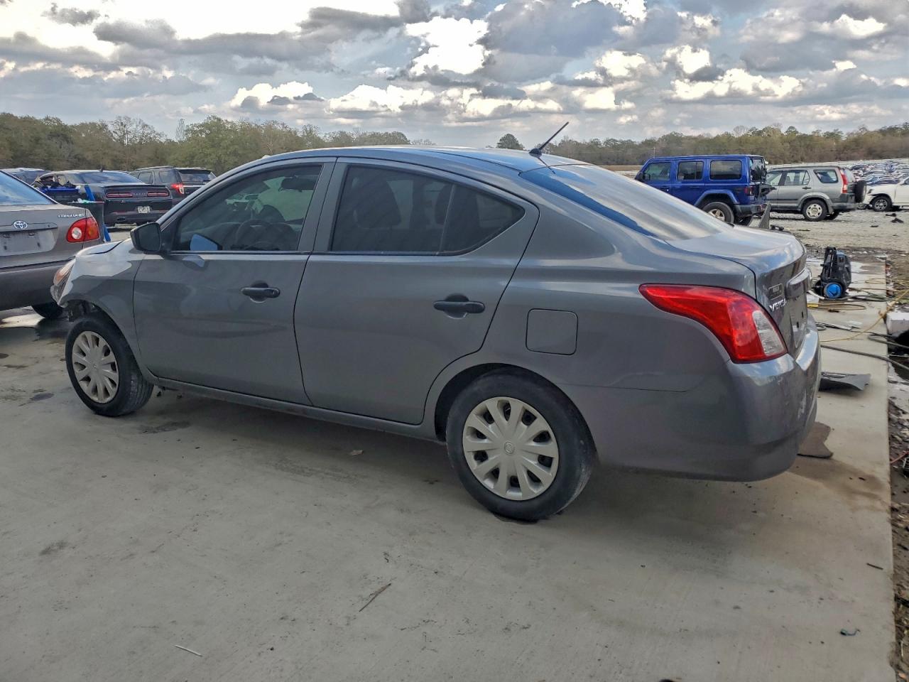 NISSAN VERSA S