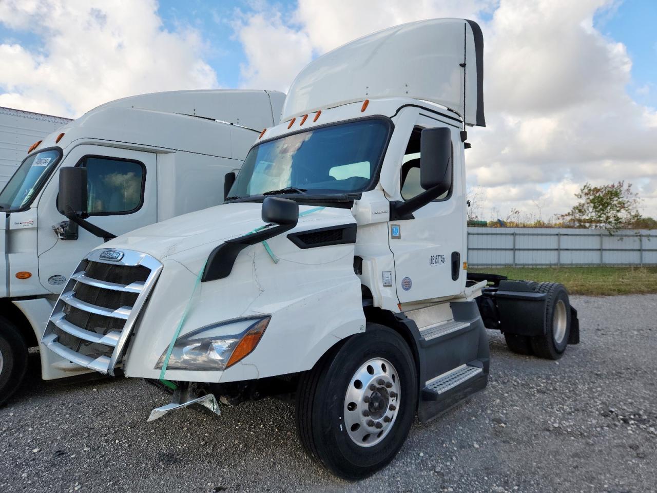 Lot #3303693034 2024 FREIGHTLINER CASCADIA 1