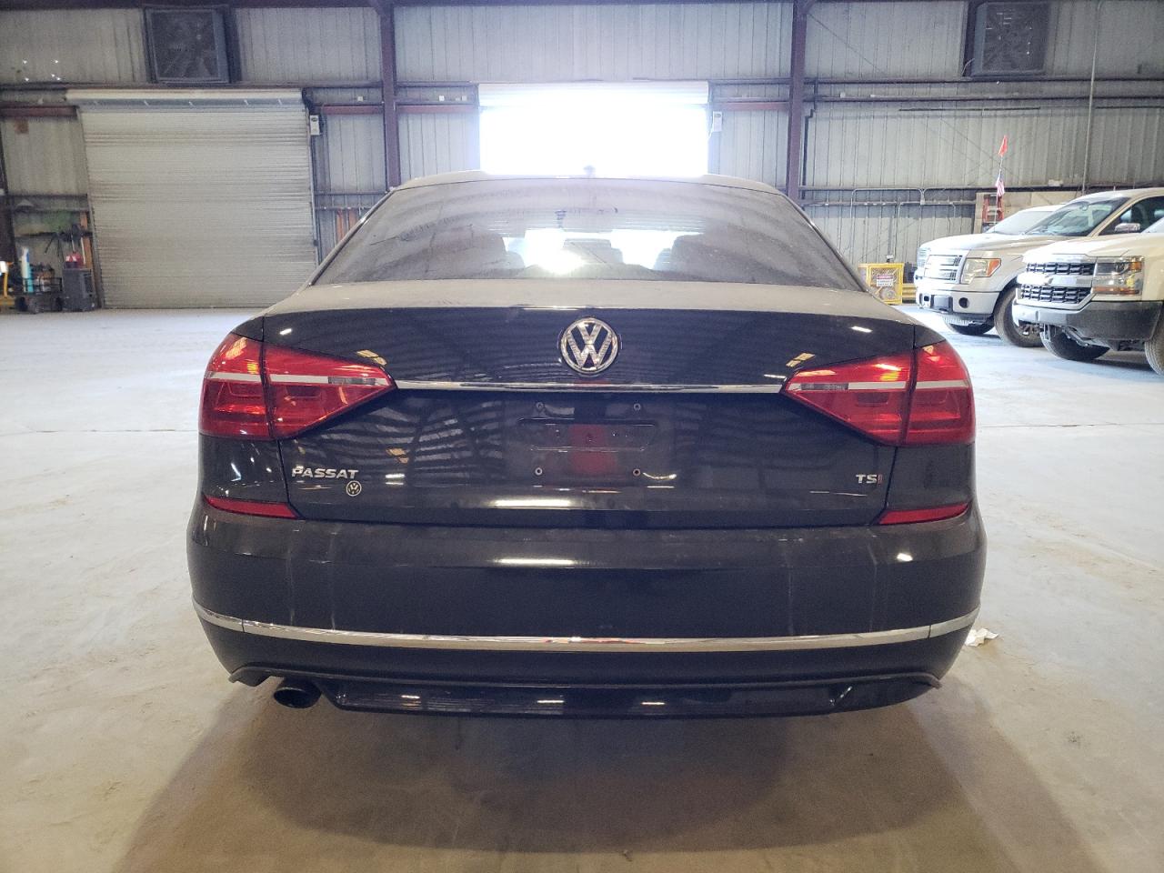 VOLKSWAGEN PASSAT S