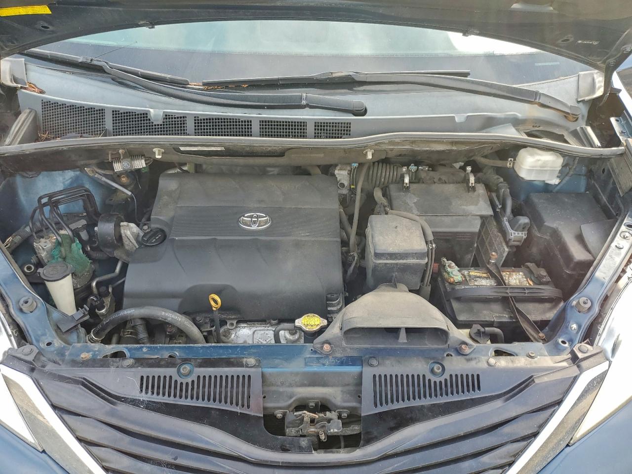 Lot #3301803327 2011 TOYOTA SIENNA LE