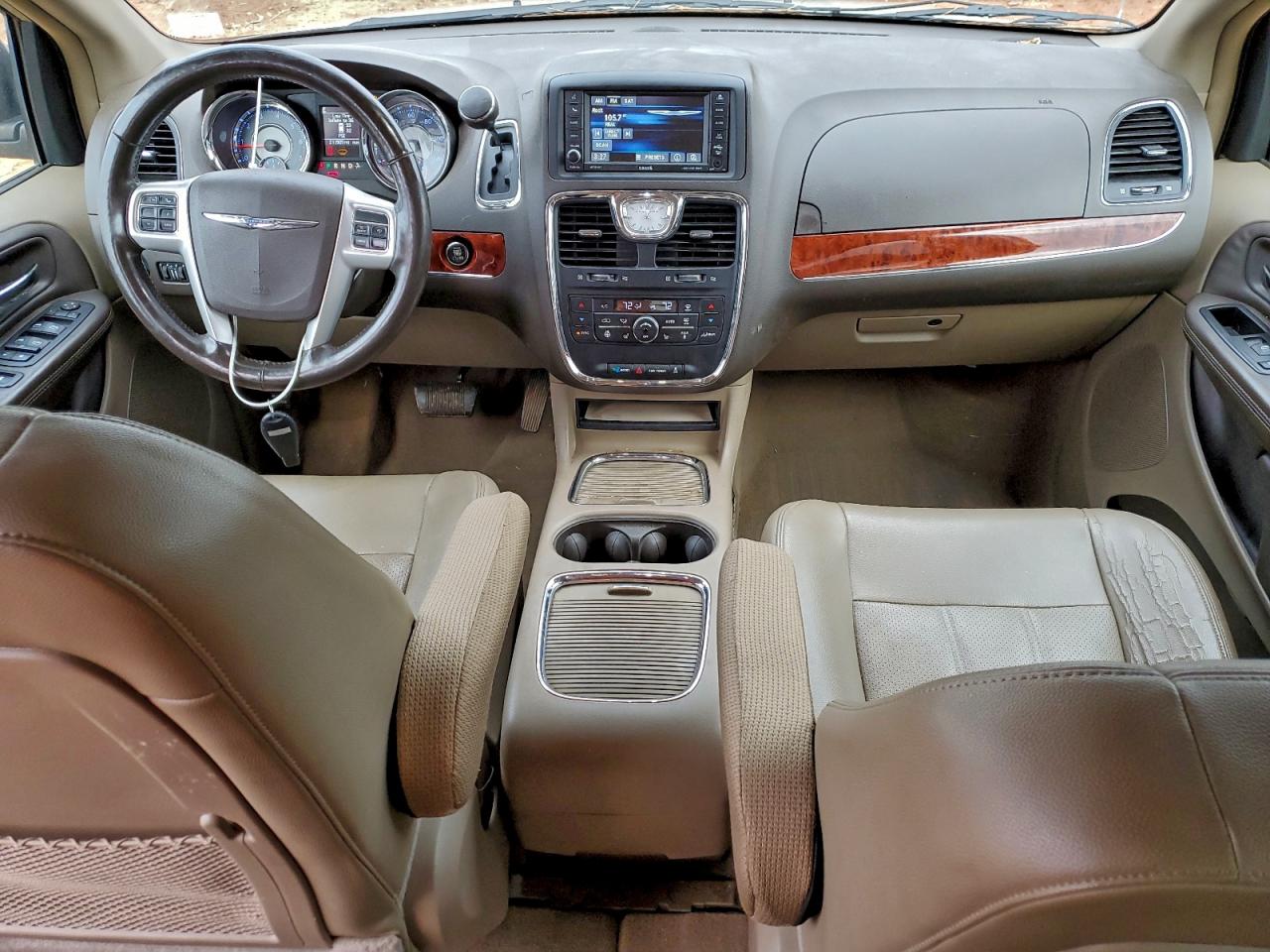 CHRYSLER TOWN & COUNTRY TOURING L