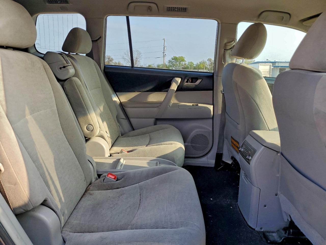 TOYOTA HIGHLANDER BASE