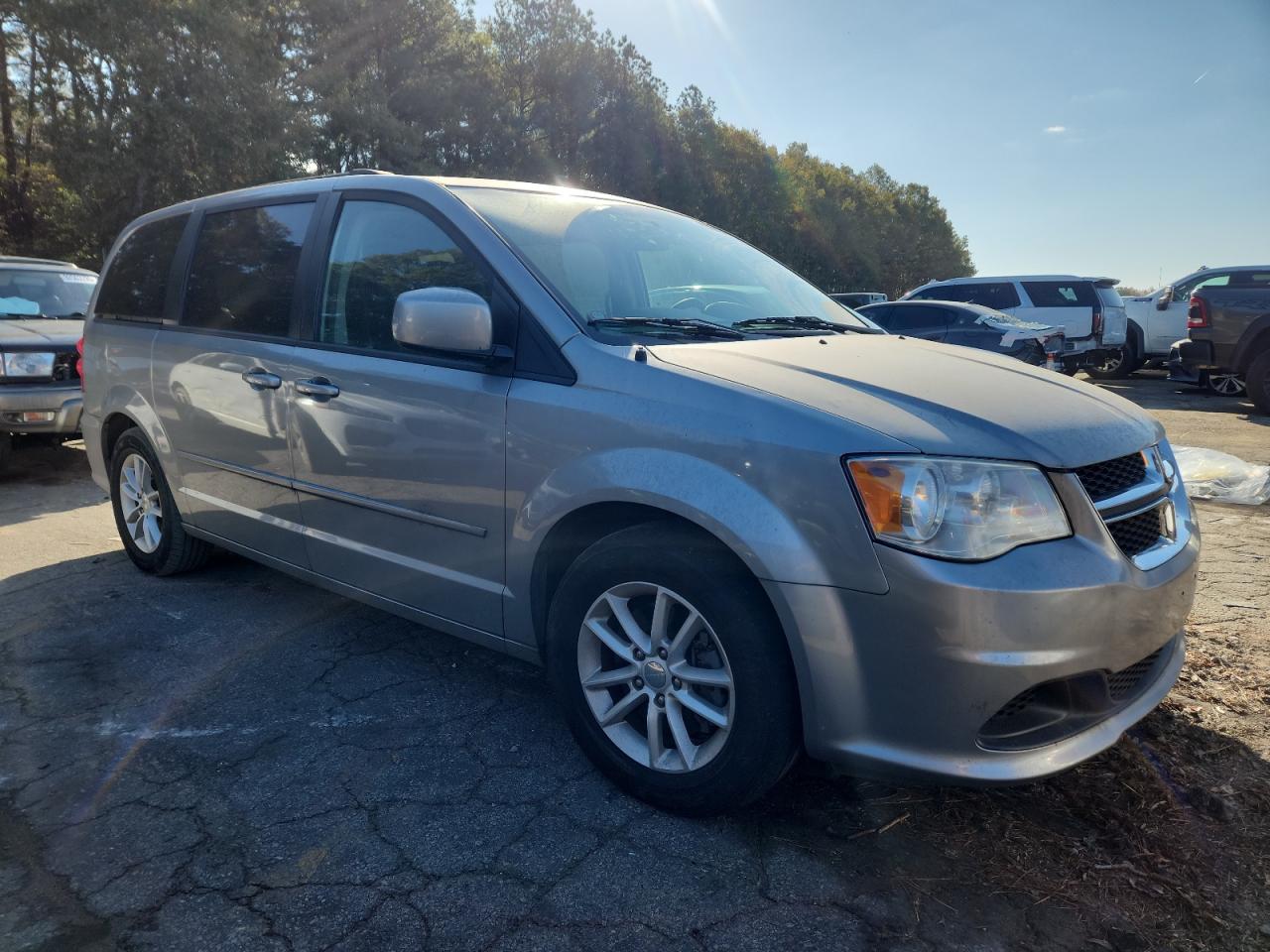 Lot #3317695096 2016 DODGE GRAND CARA