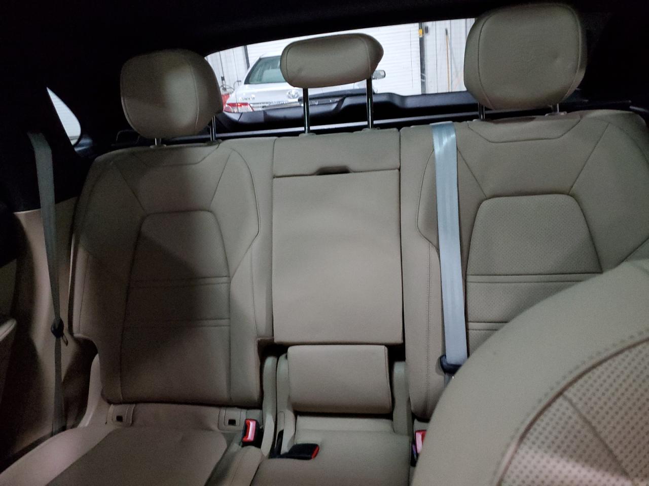 PORSCHE CAYENNE BASE