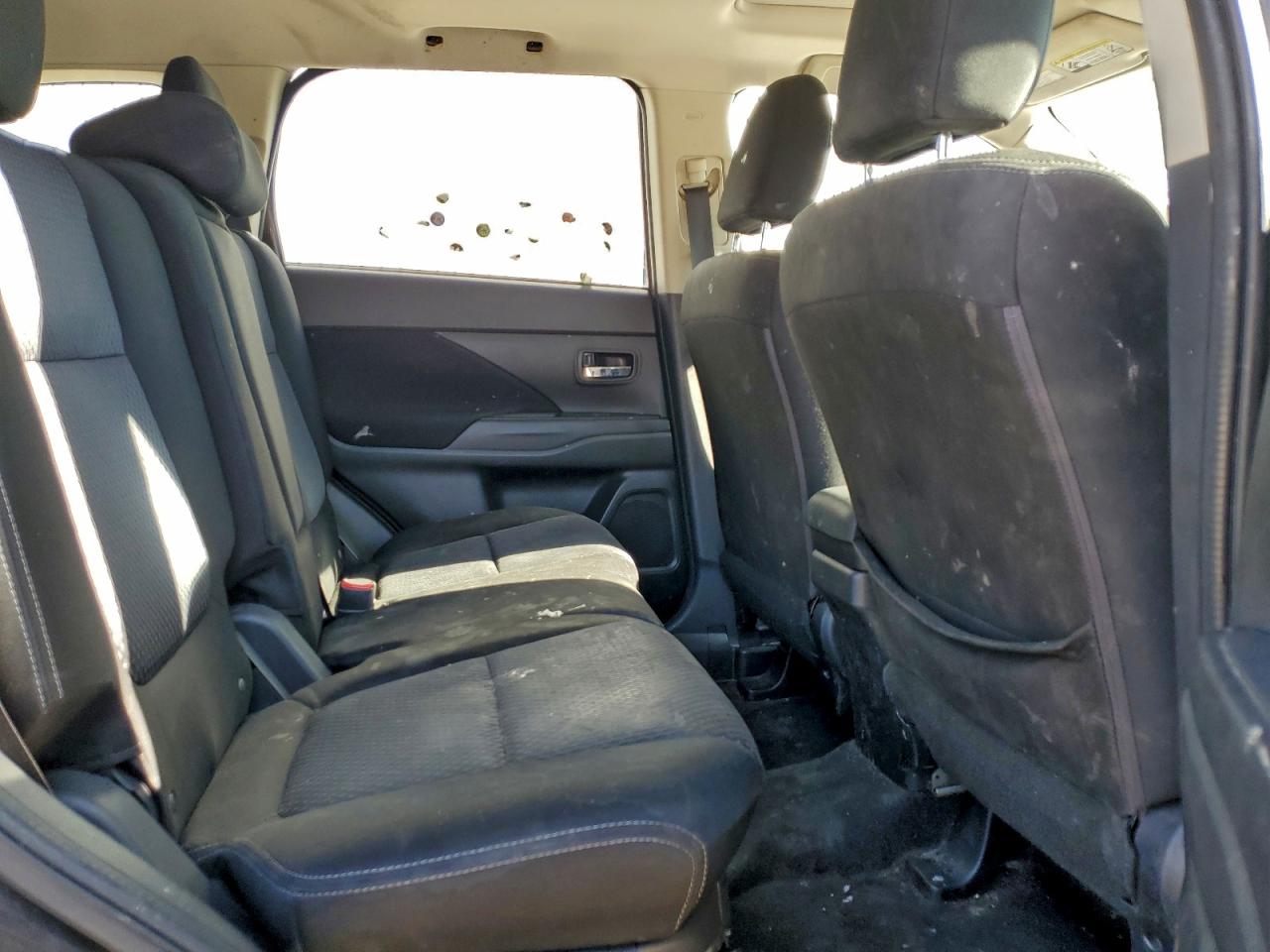 MITSUBISHI OUTLANDER SE