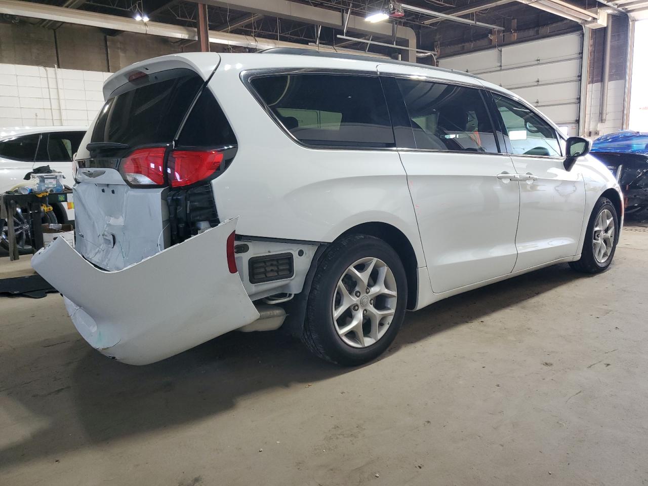 CHRYSLER PACIFICA TOURING