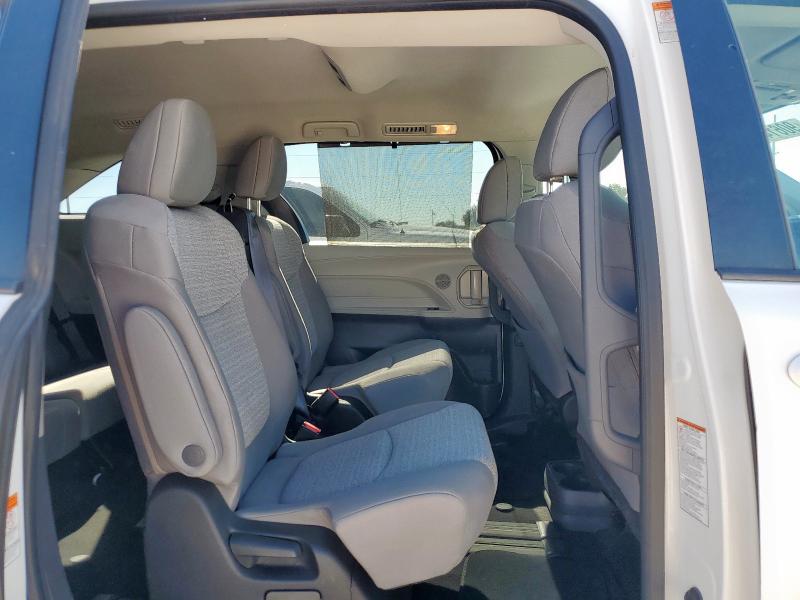 2022 TOYOTA SIENNA LE - 5TDKRKEC4NS110857