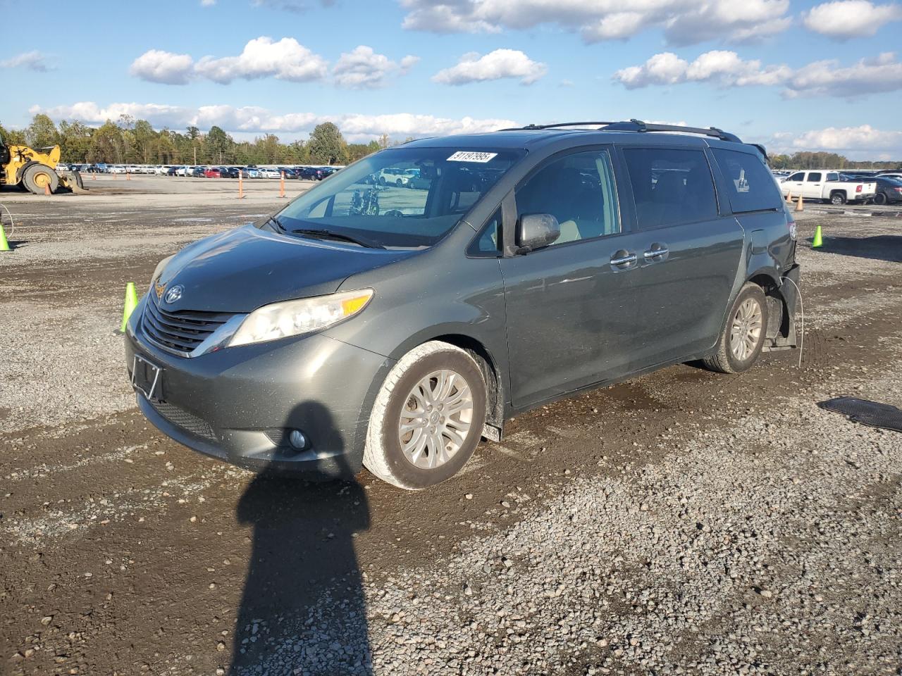 TOYOTA SIENNA XLE